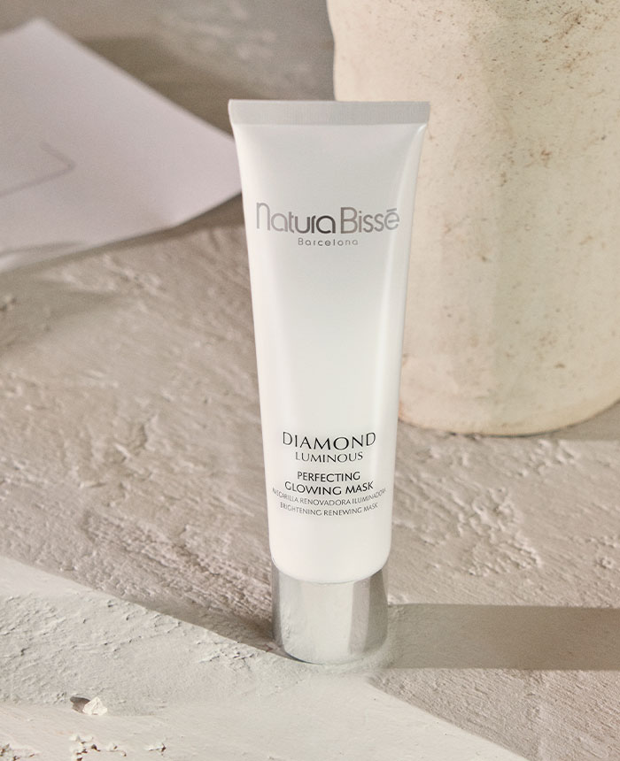 diamond-luminous-perfecting-glowing-mask